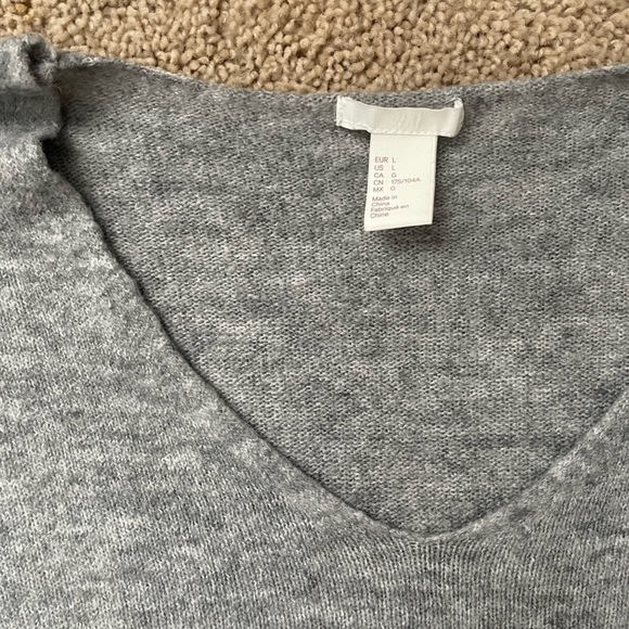 H&M Gray V neck Sweater - Picture 3 of 3